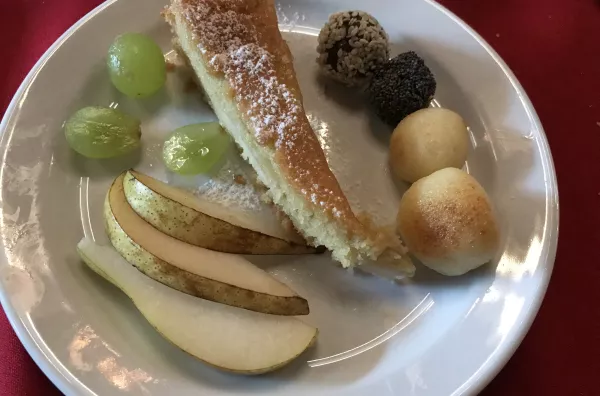 MENSA SECUNDA - DELICIAE ROMANAE, GLOBULI ROMANI, LIBUM PIRORUM
